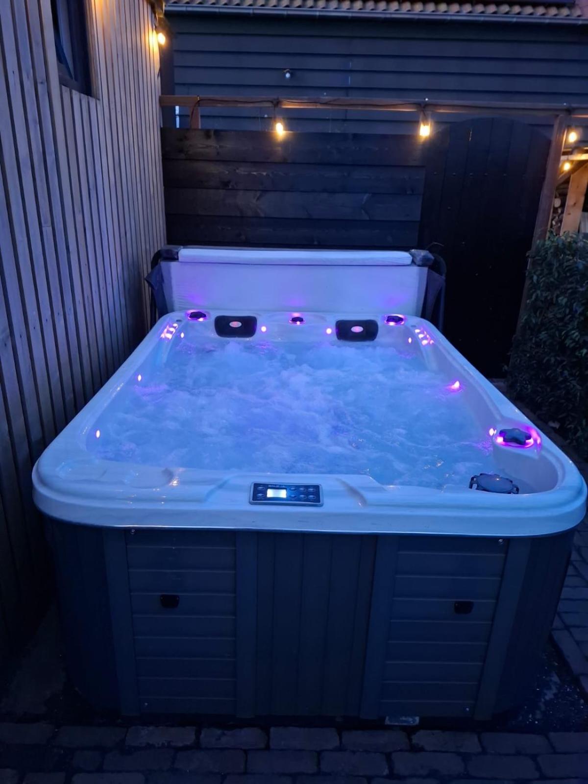 Luxe Tiny House Incl Jacuzzi En Strandhuisje In Zomerseizoen Meliskerke Extérieur photo