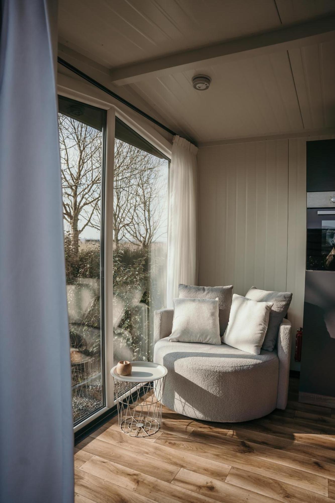 Luxe Tiny House Incl Jacuzzi En Strandhuisje In Zomerseizoen Meliskerke Extérieur photo