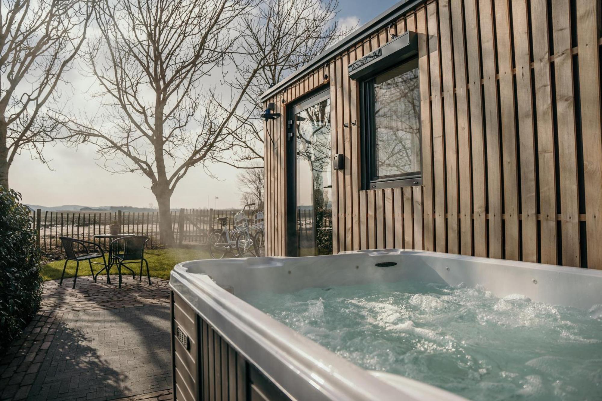 Luxe Tiny House Incl Jacuzzi En Strandhuisje In Zomerseizoen Meliskerke Extérieur photo